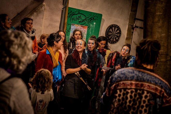 À Lodève, les 47 collectifs antifascistes réunis pour contester le maire RN ne parviennent pas à s'entendre sur la couleur du stand de crêpes — « C'est un choix idéologique non négociable », martèle une coordinatrice LFI