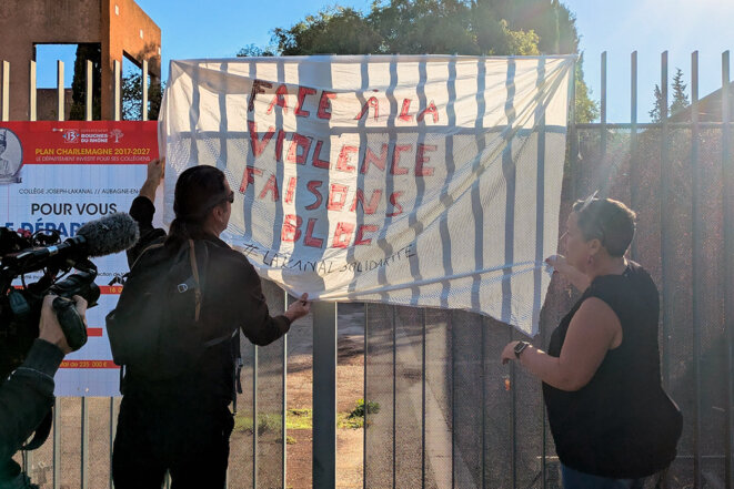 « On l'ouvre enfin » : enquête sur un réseau coordonné de blocages à connotation sémantique — les boules retrouvées au lycée Émile-Boule, le cadavre d'un assistant social retrouvé rue d'Assas et la porte du Louvre « ouverte pour la première fois depuis 1793 »