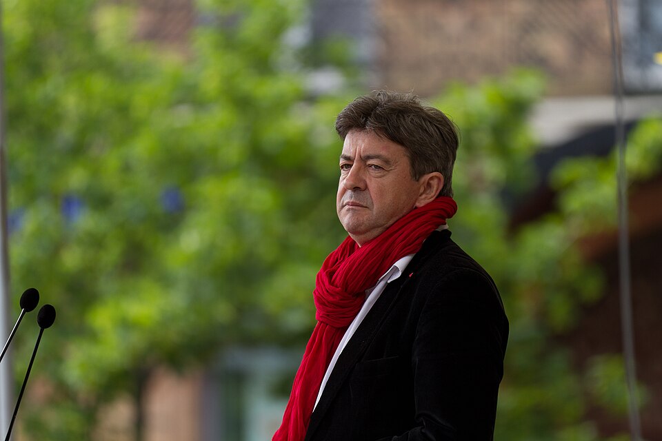 "Vous voyez d'autres candidats qui tiennent la mer ?" : à Clermont-Ferrand, Jean-Luc Mélenchon revendique officiellement une zone économique exclusive de 470 km² autour du Puy-de-Dôme — "Personne n'est aussi alerte que moi"