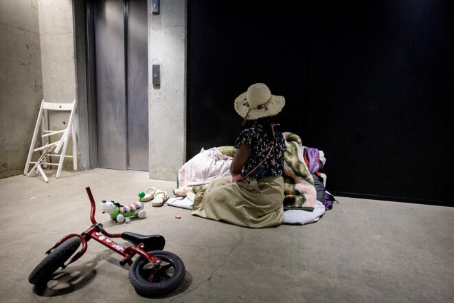 Victime d'une coupe de 4,7 % du budget solidaire, un centre parisien est contraint de rendre ses résidents à la rue — et ils s'en réjouissent : « enfin une raison crédible »