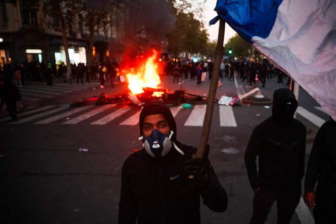 Manifestation du 17 octobre : les CRS distribuent désormais un formulaire Cerfa n°4823-B pour prouver qu'on est bien français en étant énervé(e)