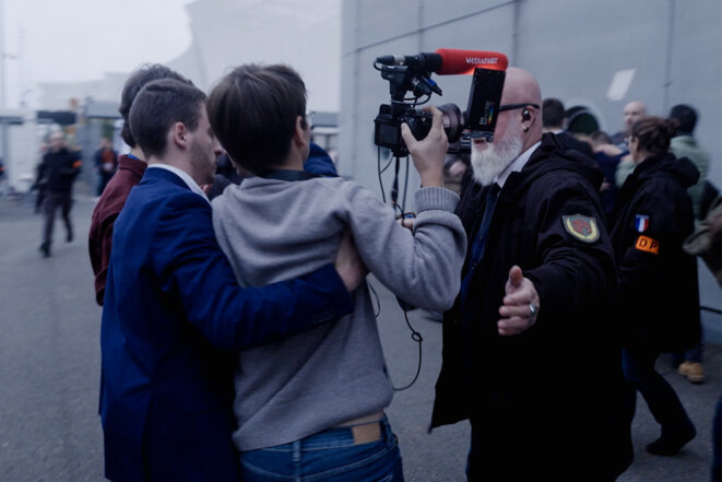 Après Orléans, une circulaire interministérielle impose un « protocole d'expulsion journalistique » à angle de préhension réglementaire (72° maximum)
