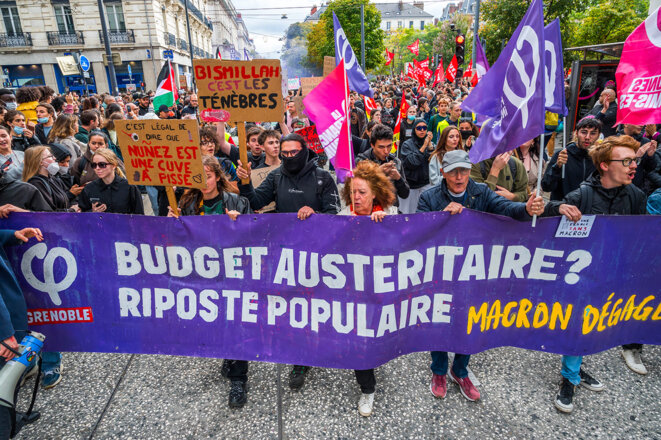 Le ministère de l'Intérieur crée le formulaire Cerfa n°17-420 « Désignation du parti politique responsable d'une émeute » (à compléter en trois exemplaires)